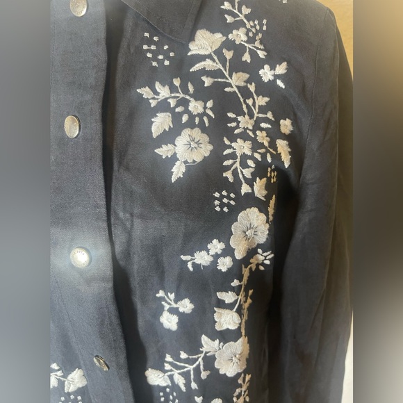 Via seta embroidered snap button blouse shirts size 8 - Picture 4 of 9